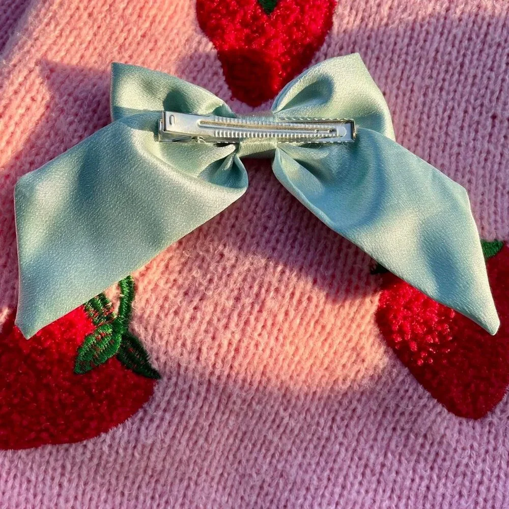 Pastel green bow hair clip